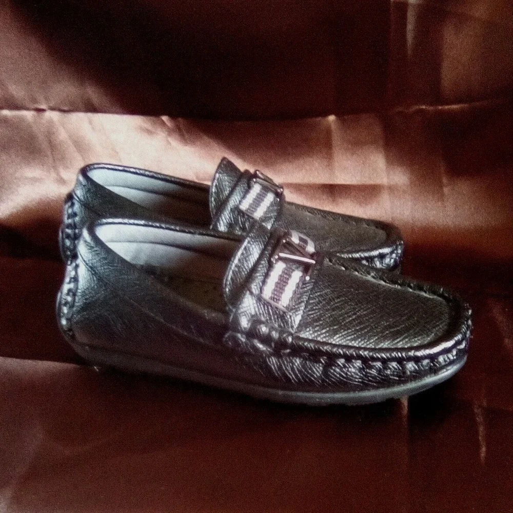 Curt & Larson Loafers Dress Shoes Slip On Metallic V Accent Kids
